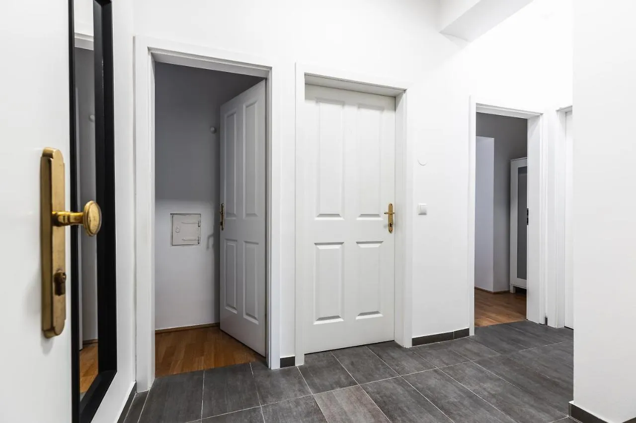 Stylish Designed Apartment In A Top Location Vienna