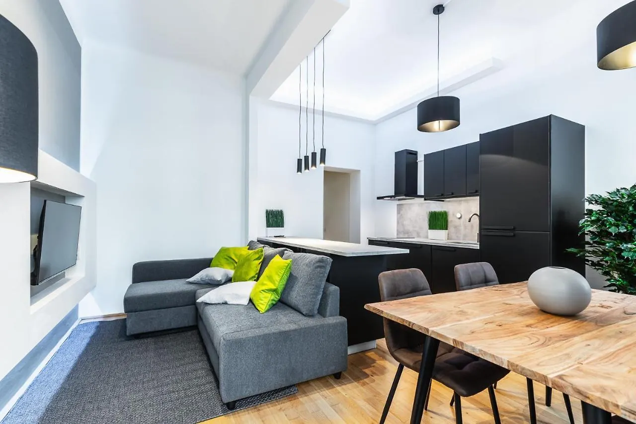 Stylish Designed Apartment In A Top Location Wenen